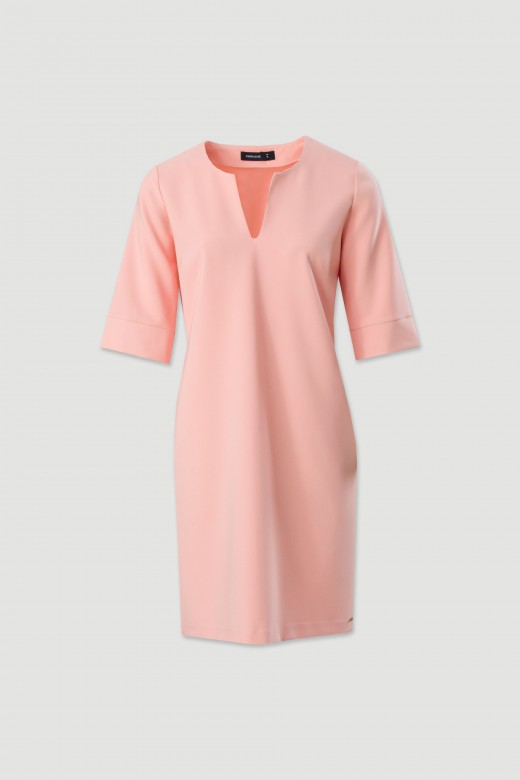 Vestido curto em bico e manga 3/4