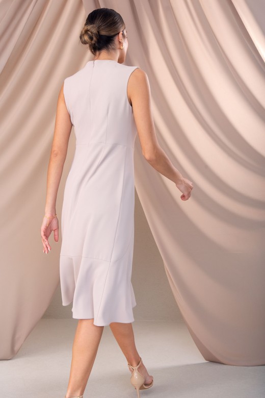 Vestido comprido fludo com detalhes em tule