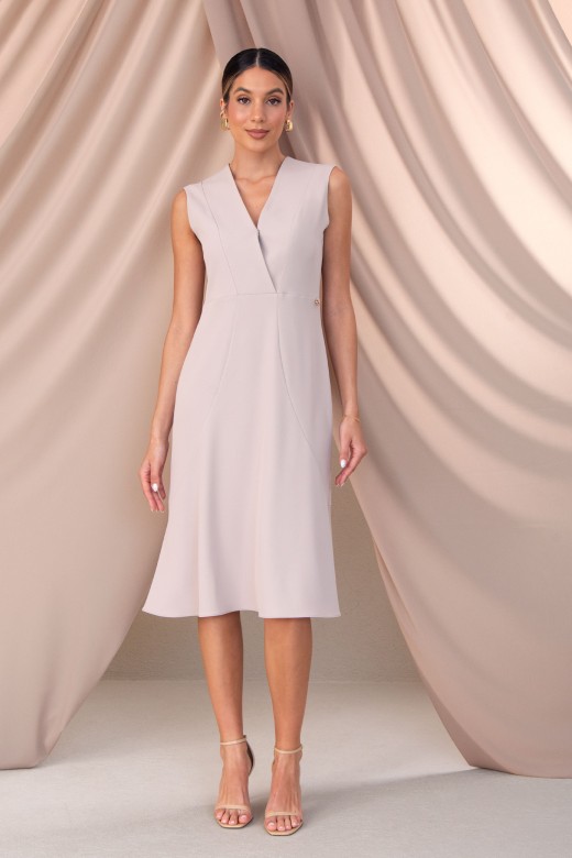 Vestido comprido fludo com detalhes em tule