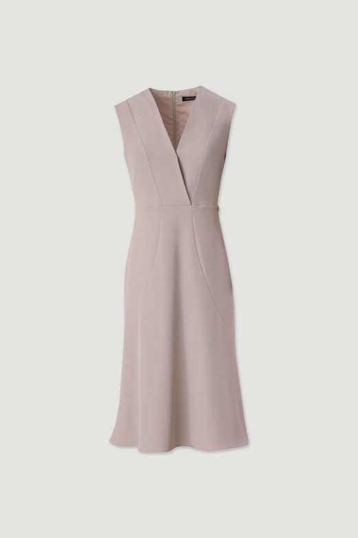 Vestido comprido fludo com detalhes em tule