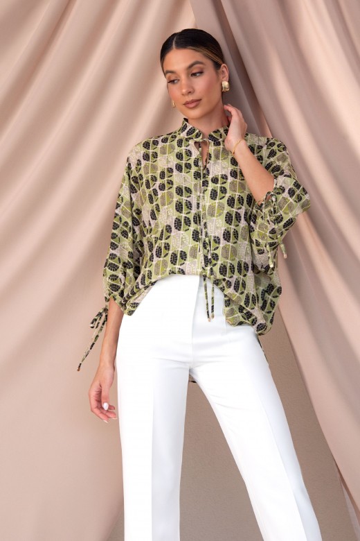 Tnica estampada com pormenor de lao no decote