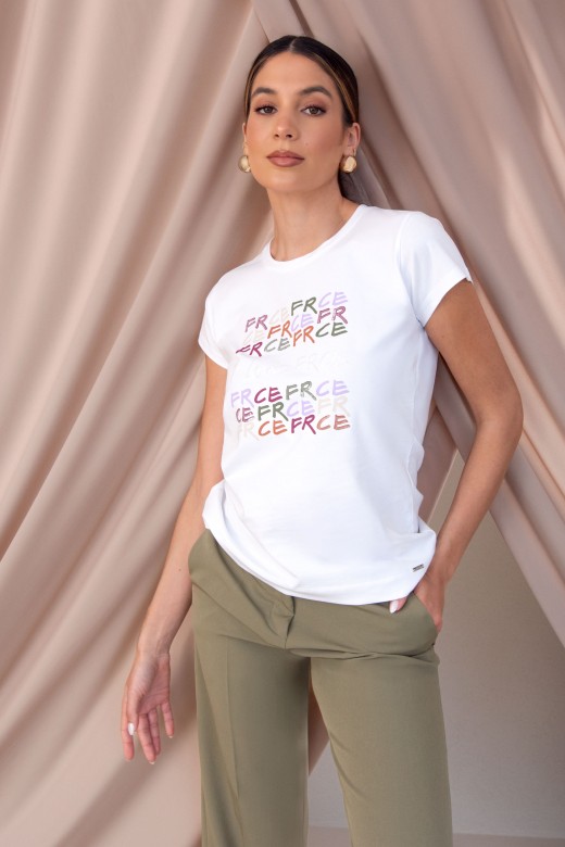 T-shirt algodo bsica com letras e transfers