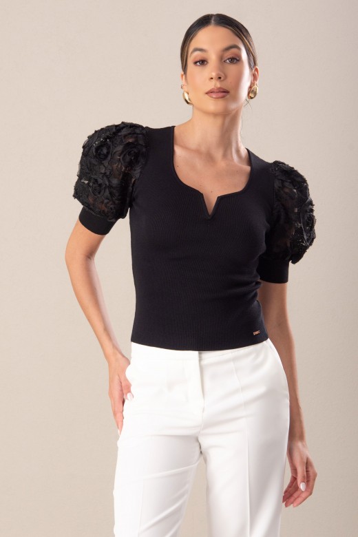 Camisola de malha com manga curta em tule trabalhado