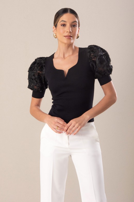 Camisola de malha com manga curta em tule trabalhado