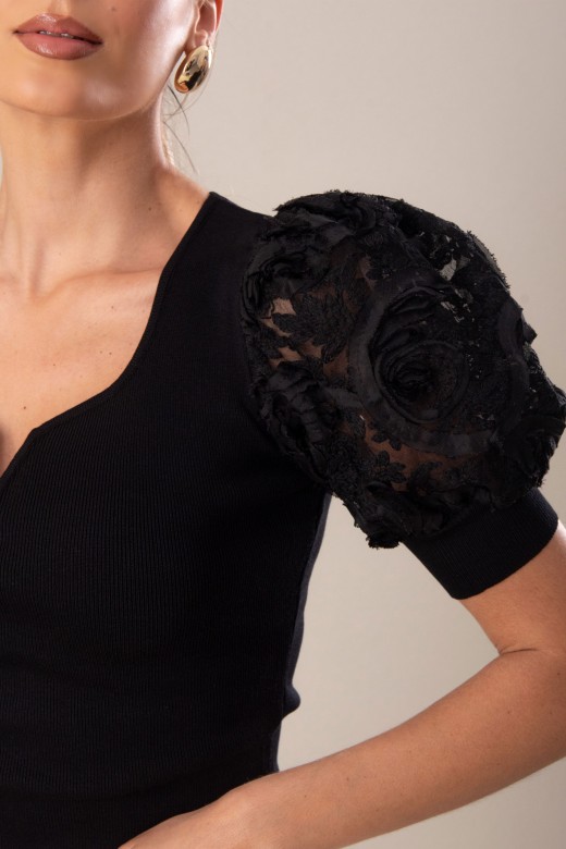 Camisola de malha com manga curta em tule trabalhado