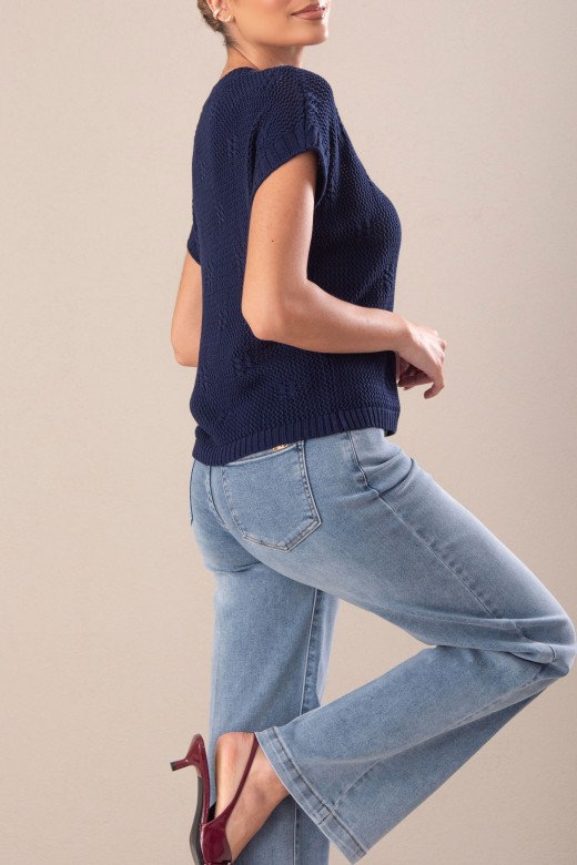 Camisola de malha perfurada com detalhe trabalhado