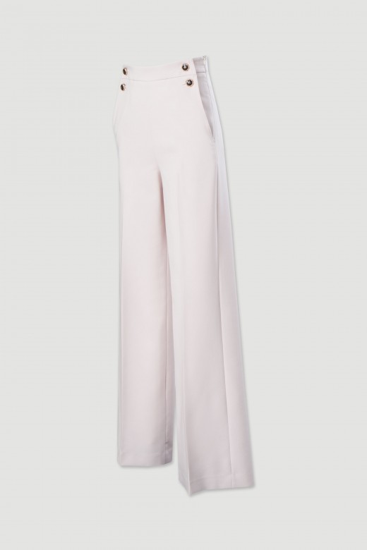 Cala wide leg com detalhe de boto personalizado