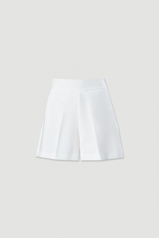 High-waisted short shorts