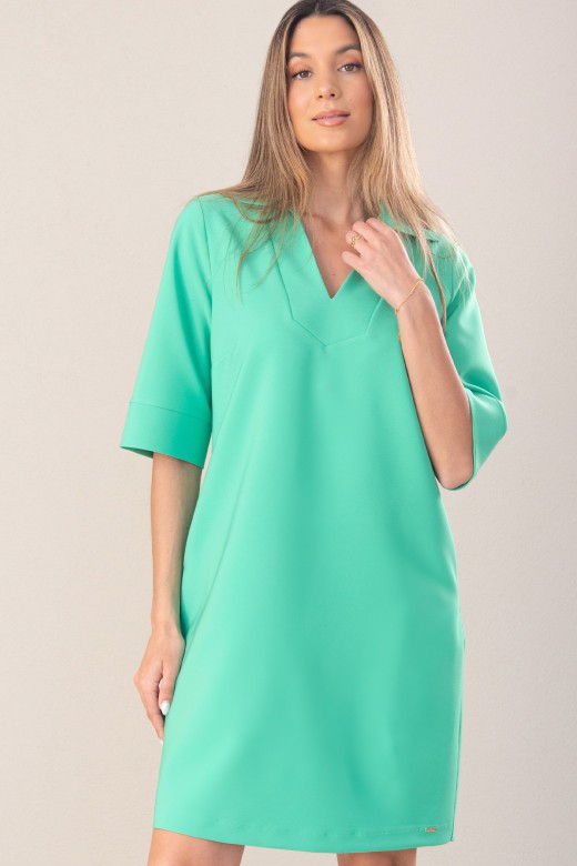 Vestido curto com colarinho e manga 3/4