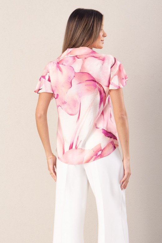 Blusa fluda com padro de manga curta