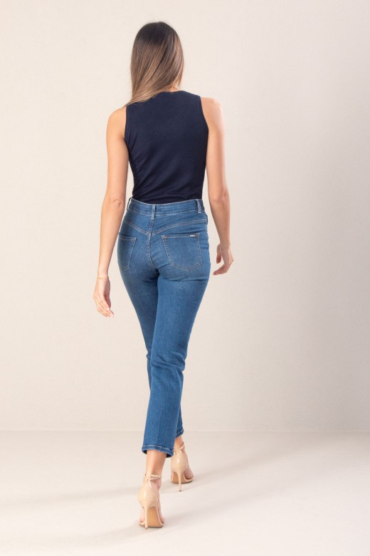 Jeans de algodão skinny com aplicação de transfers Jeans de algodão skinny com aplicação de transfers