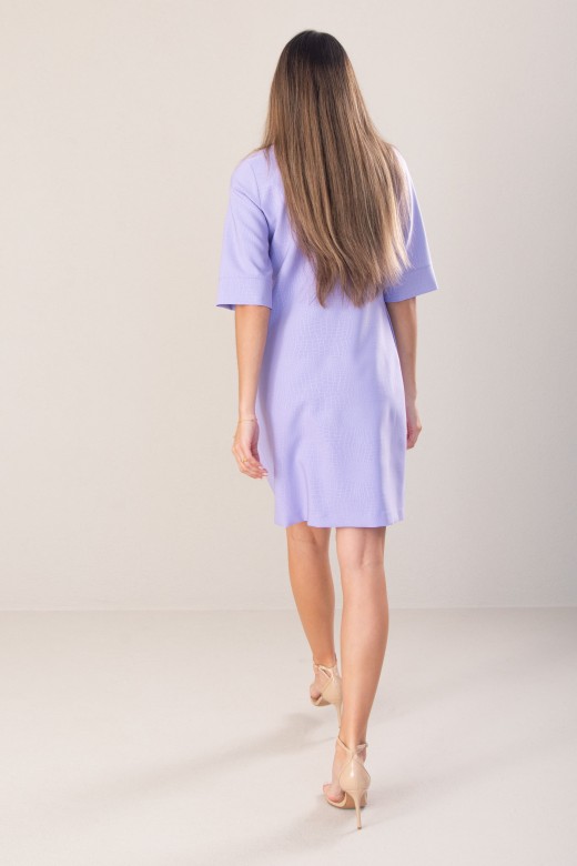 Vestido curto estampado com decote em bico