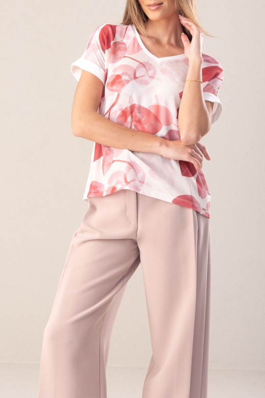 Sweater with front v-shaped pattern