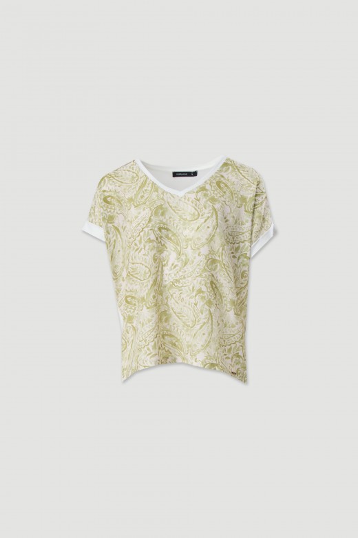 Short-sleeve sweater with printed fabric on the front