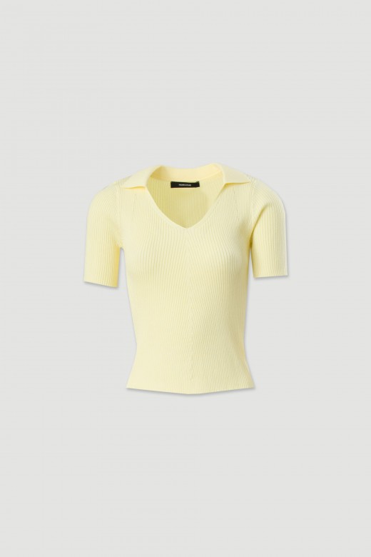 Ribbed knit top with short sleeves