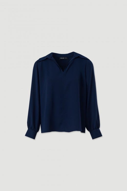 Fluid tunic with long sleeves