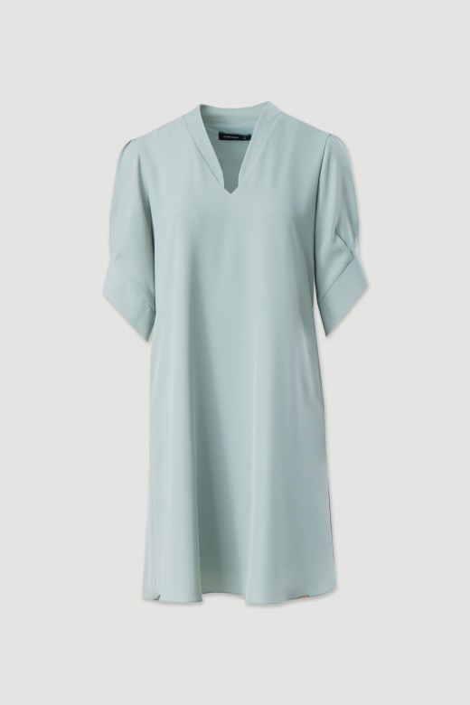 Fluid dress with 3/4 asymmetric sleeves