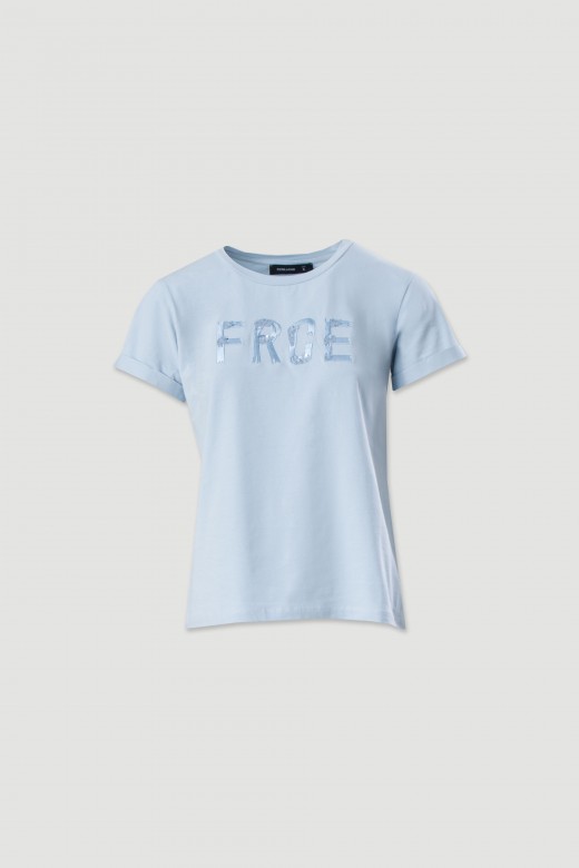 T-shirt bsica com bordado e aplicao de lantejoulas