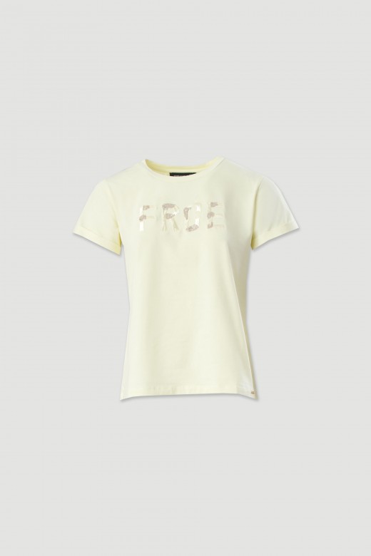 T-shirt bsica com bordado e aplicao de lantejoulas