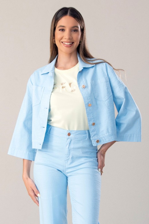 T-shirt bsica com bordado e aplicao de lantejoulas