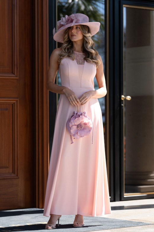 Vestido comprido fludo com detalhes em tule