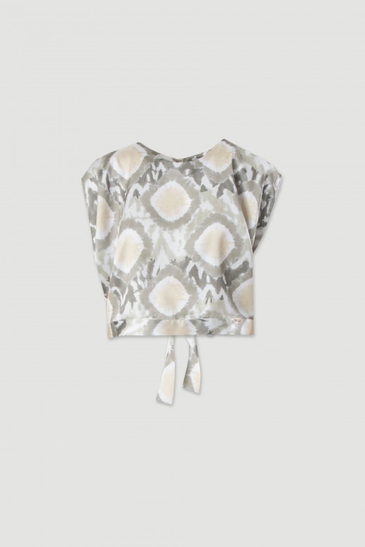 Blusa curta acetinada estampada