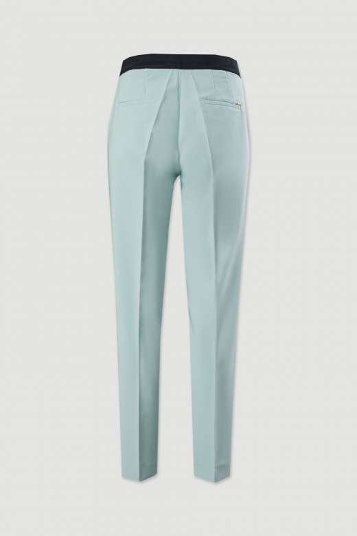 Calça clássica com cinto elástico Calça clássica com cinto elástico