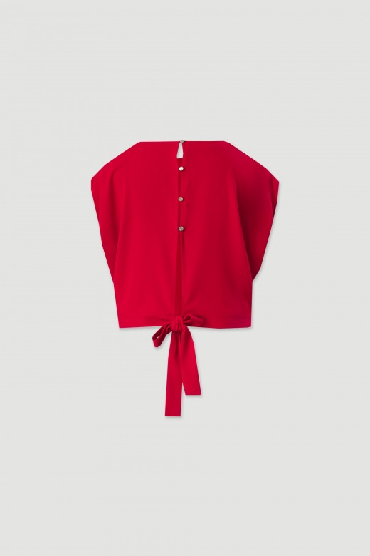 Blusa curta com fecho em botes e laada na costa