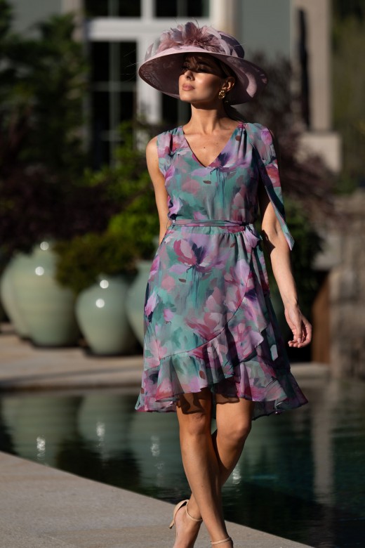Vestido curto fluido com saia cruzada com padrão floral Vestido curto fluido com saia cruzada com padrão floral