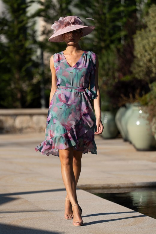 Vestido curto fluido com saia cruzada com padro floral
