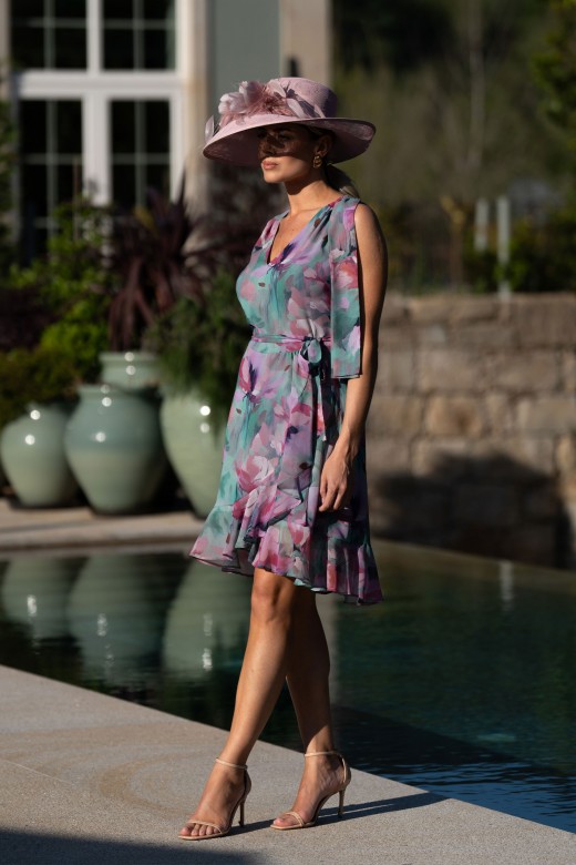 Vestido curto fluido com saia cruzada com padrão floral Vestido curto fluido com saia cruzada com padrão floral