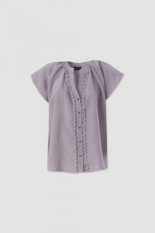 Blusa em tecido de riscas com manga curta