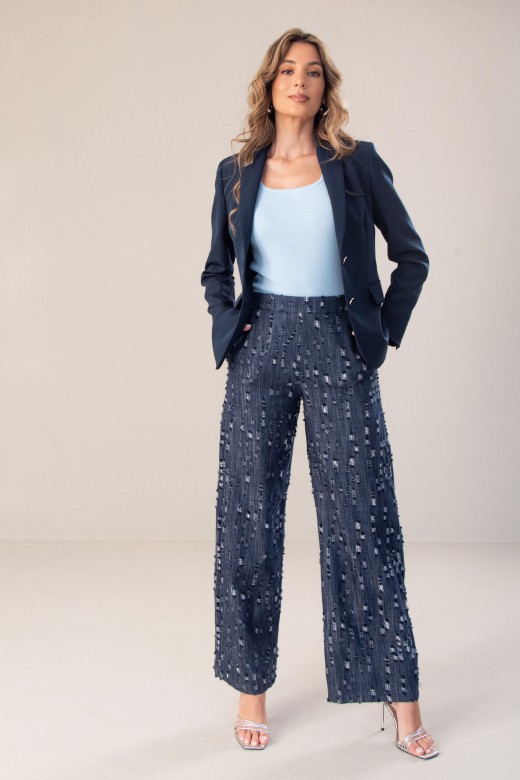 Pantalon large avec reliefs.