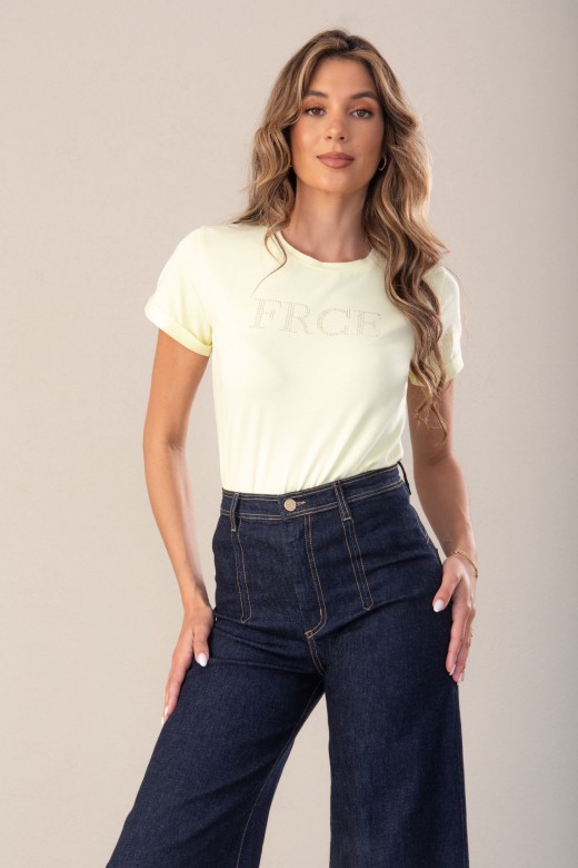 T-shirt bsica em algodo com transfers