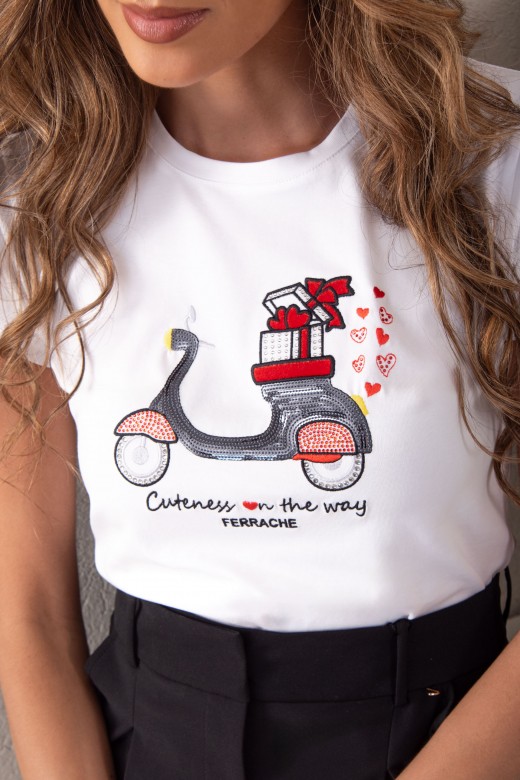 T-shirt básica em algodão com aplicação de lantejoulas e bordado T-shirt básica em algodão com aplicação de lantejoulas e bordado