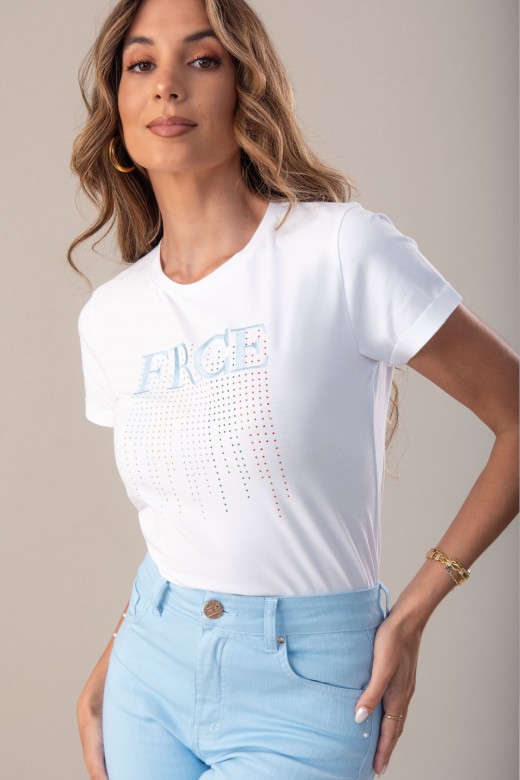 T-shirt bsica em algodo com bordado e transfers