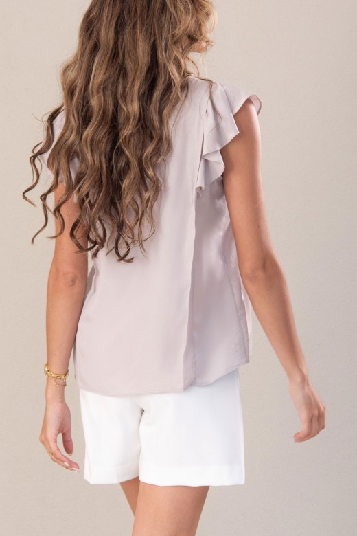 Blouse unie avec volant sur la manche