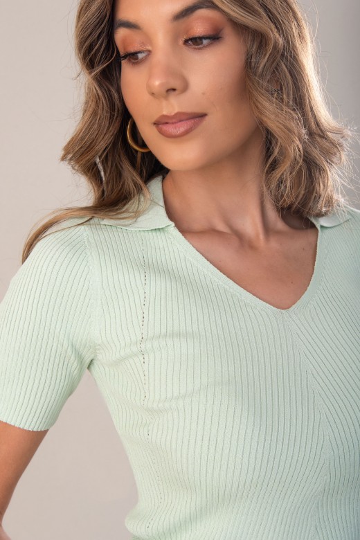 Ribbed knit top with short sleeves