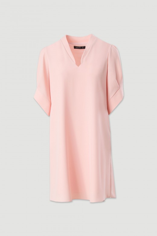 Vestido fluido com manga 3/4 assimtrica