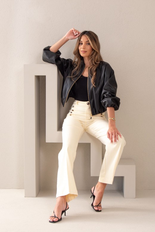 Cala wide leg em algodo de cintura mdia com detalhe de botes