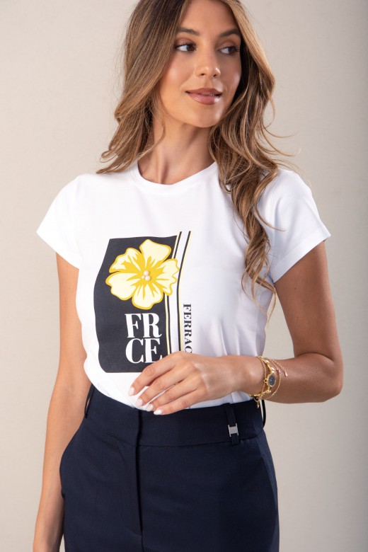 T-shirt bsica com estampado