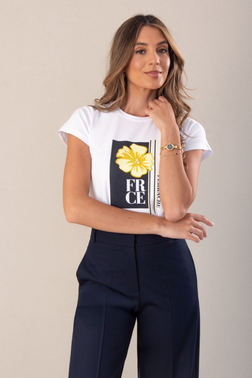 T-shirt bsica com estampado