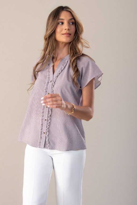 Blusa em tecido de riscas com manga curta