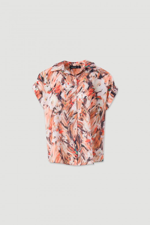Blusa fluida estampada com manga curta