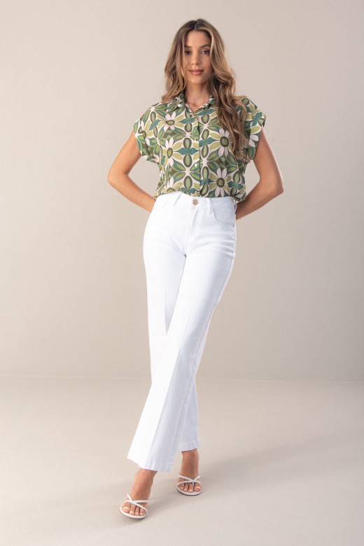 Blusa fluida estampada com manga curta