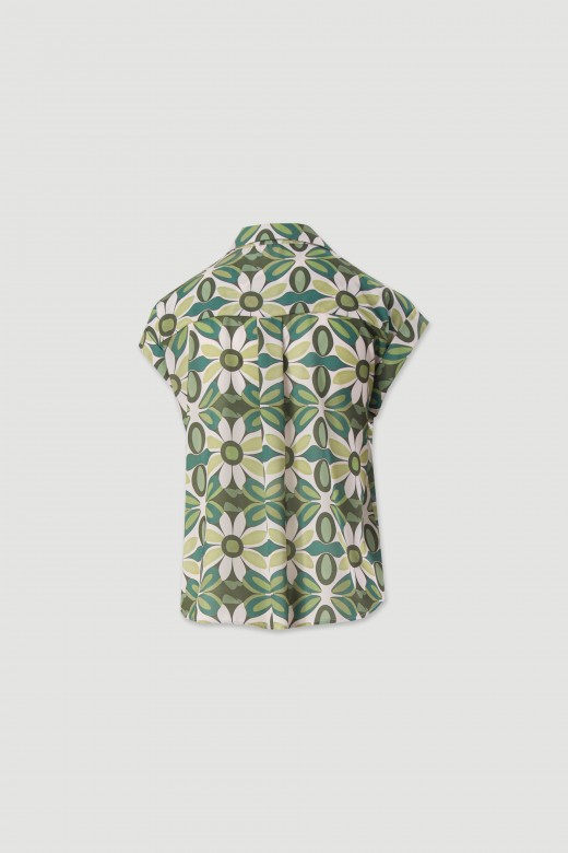 Blusa fluida estampada com manga curta