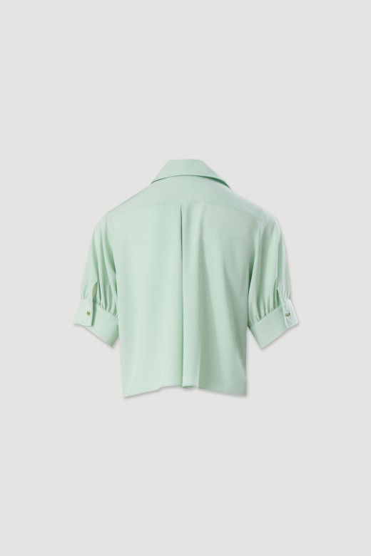 Blusa fluida com manga curta abalonada