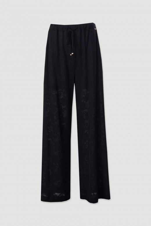 Cala wide leg fluda com padro floral em relevo