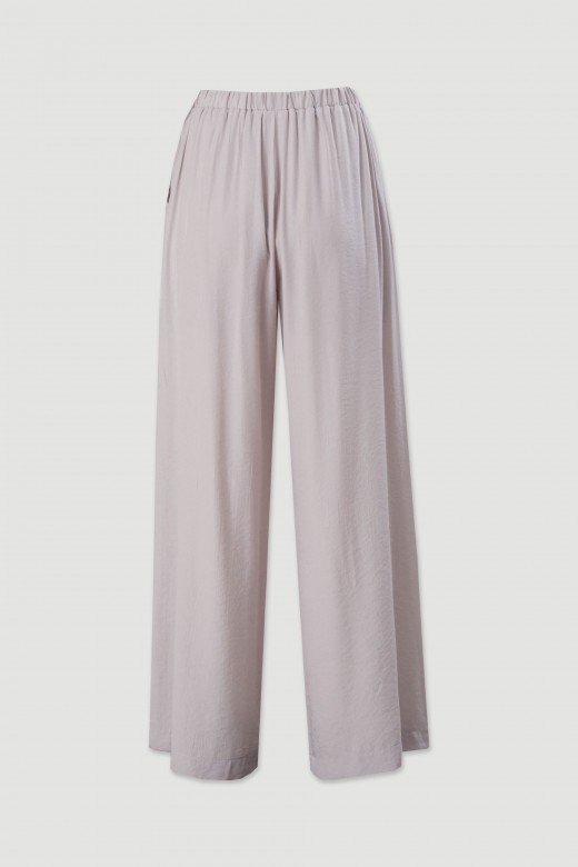 Cala wide leg em tecido fluido com cintura ajustvel