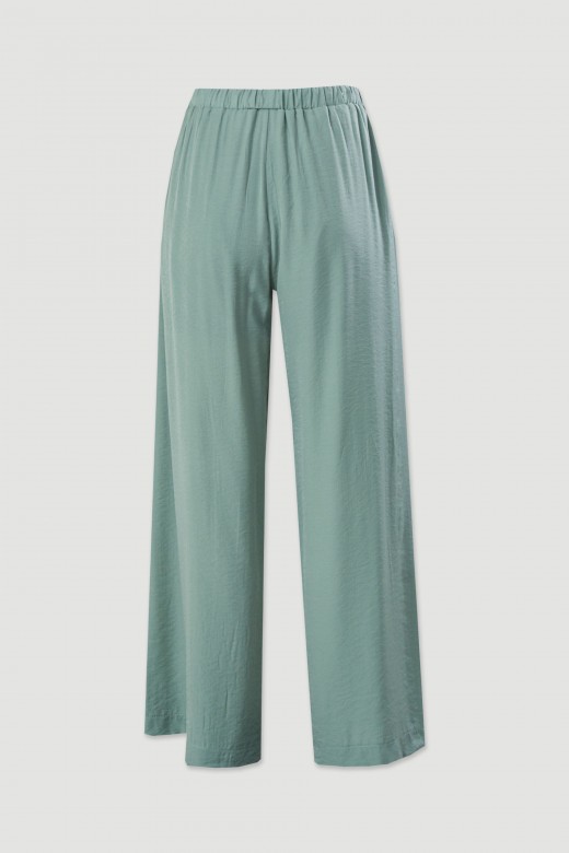 Cala wide leg em tecido fluido com cintura ajustvel